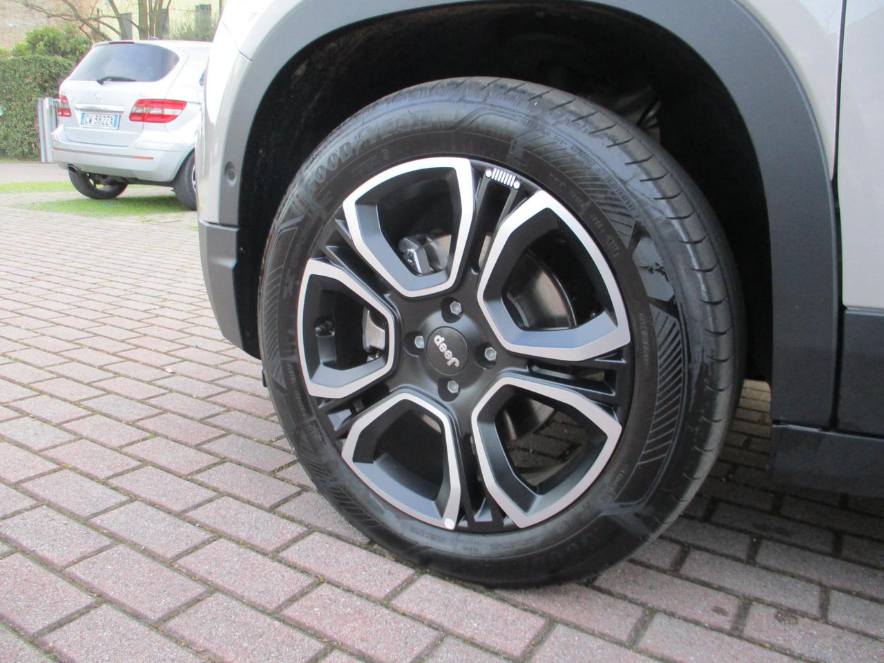 Jeep Avenger 1.2 Turbo MHEV DCT Summit Led/Camera