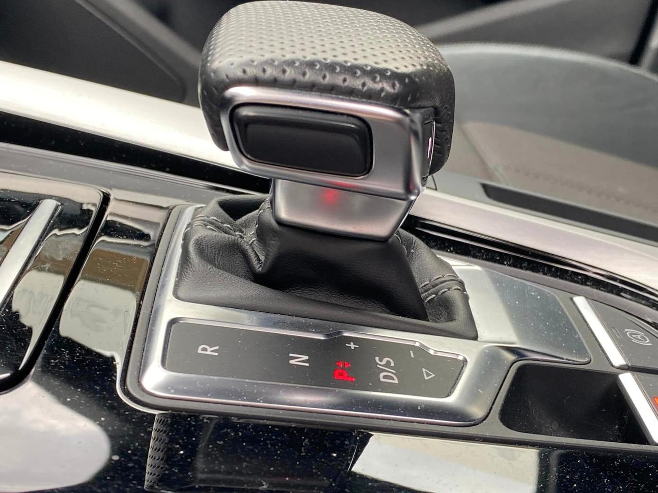 Audi A4 Avant 40 TDI S tronic line edition