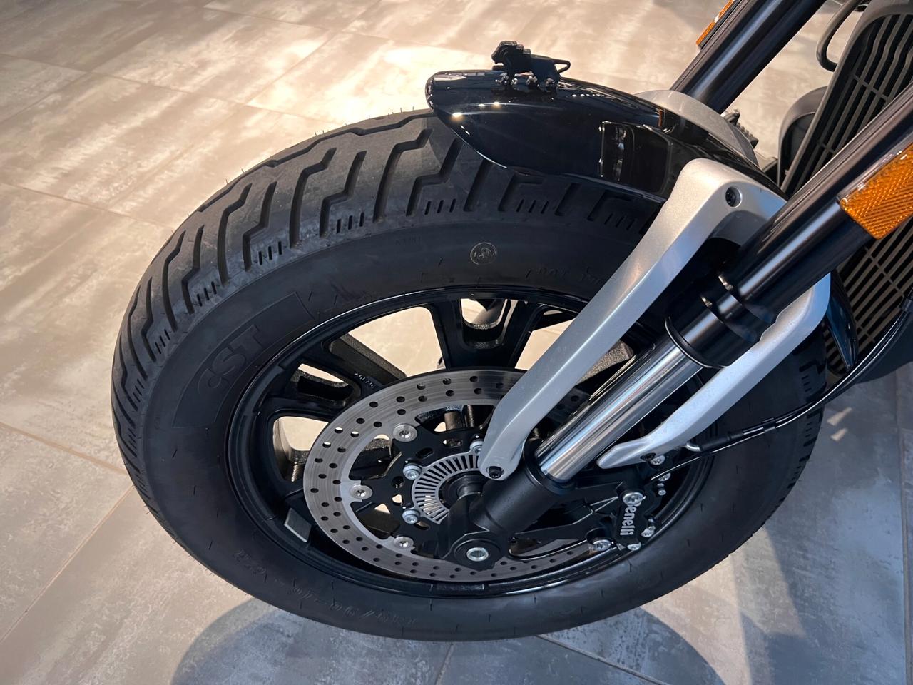 Benelli Leoncino 400 Bobber
