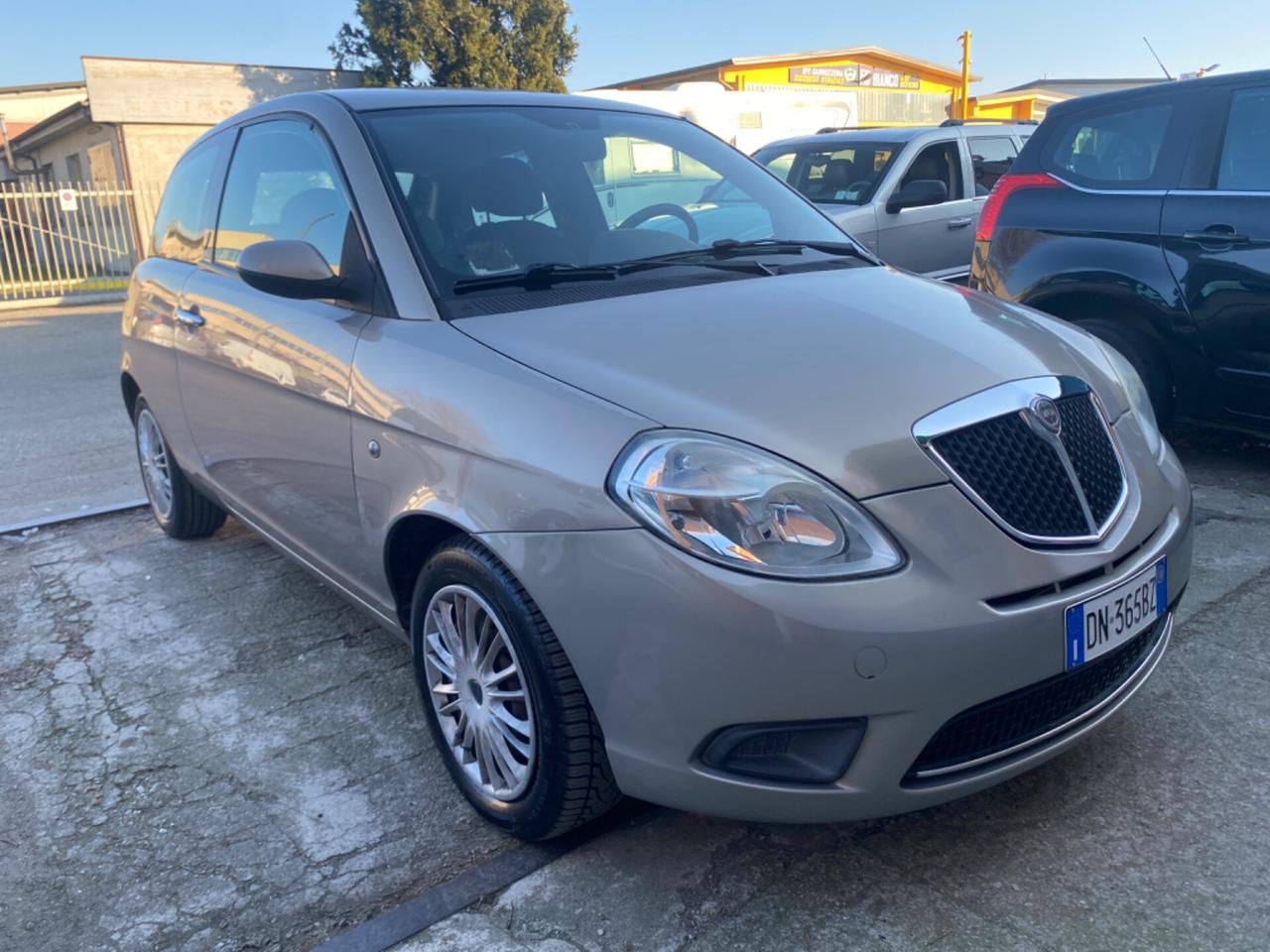 Lancia Ypsilon 1.2 Argento