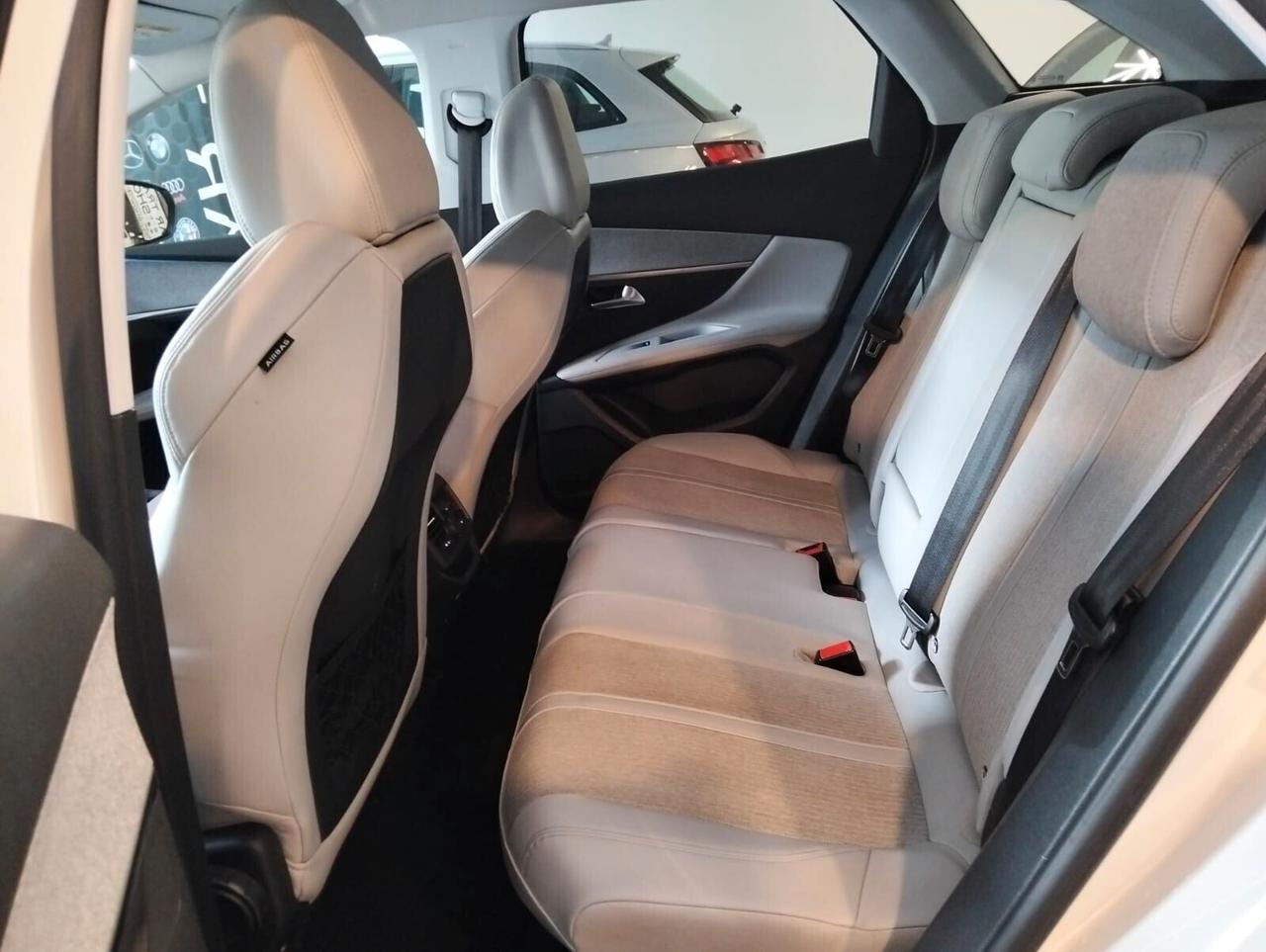 Peugeot 3008 BlueHDi 130 S&S EAT8 Allure