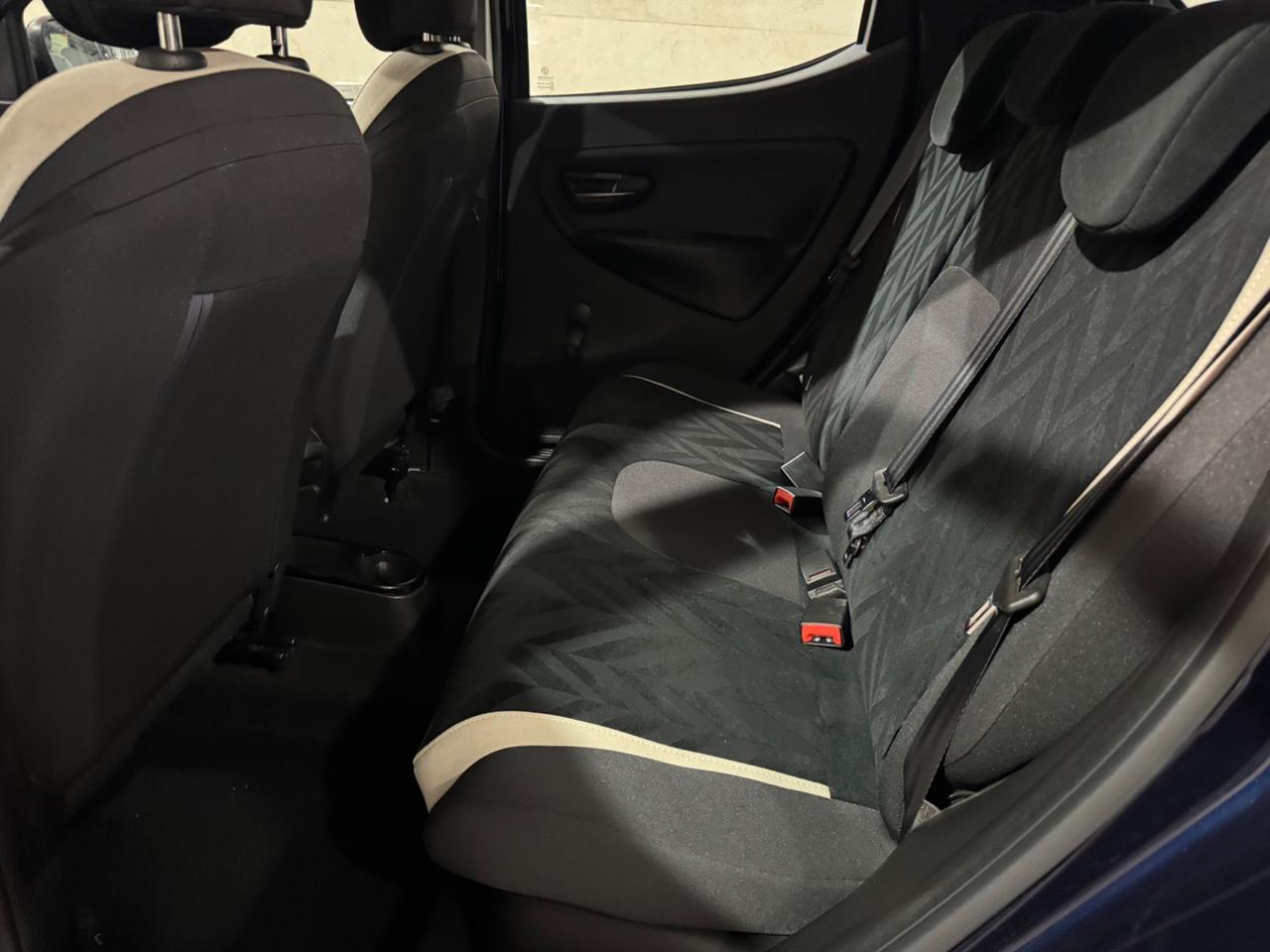 Lancia Ypsilon 1.2 69 CV 5 porte Silver NEOPATENTATI