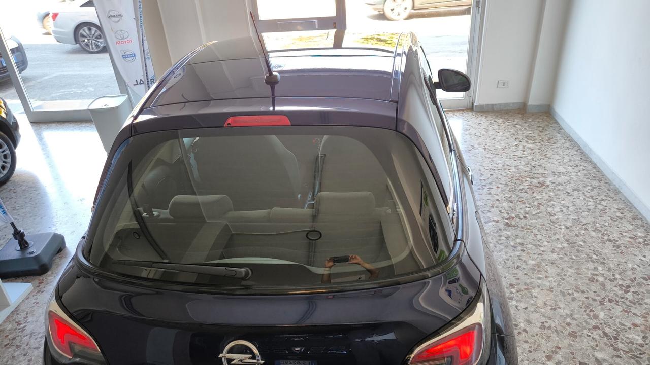 Opel Adam 1.2 70 CV Slam