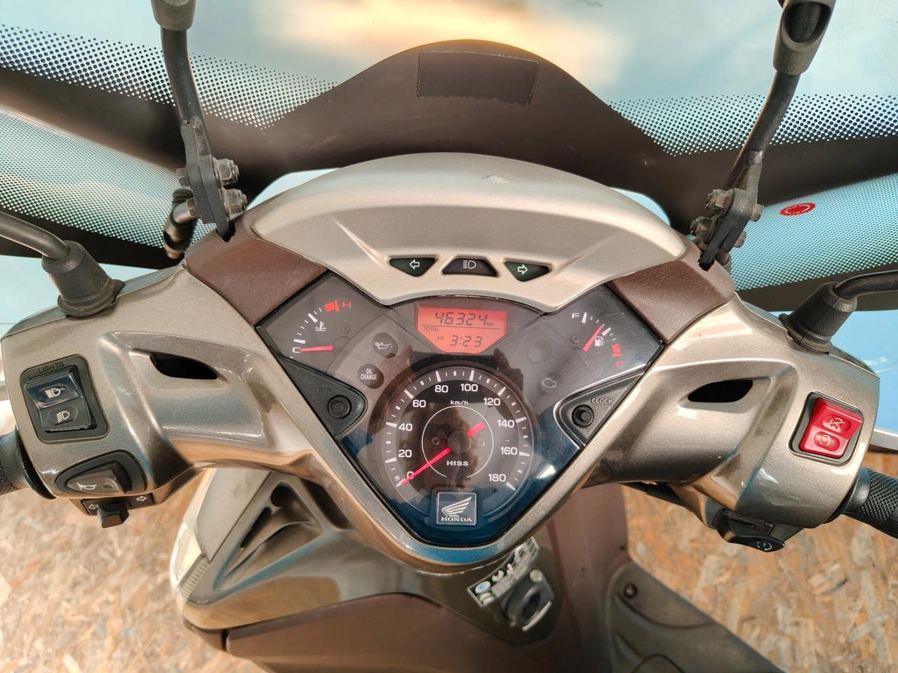 Honda SH 300 con parabrezza alto e bauletto