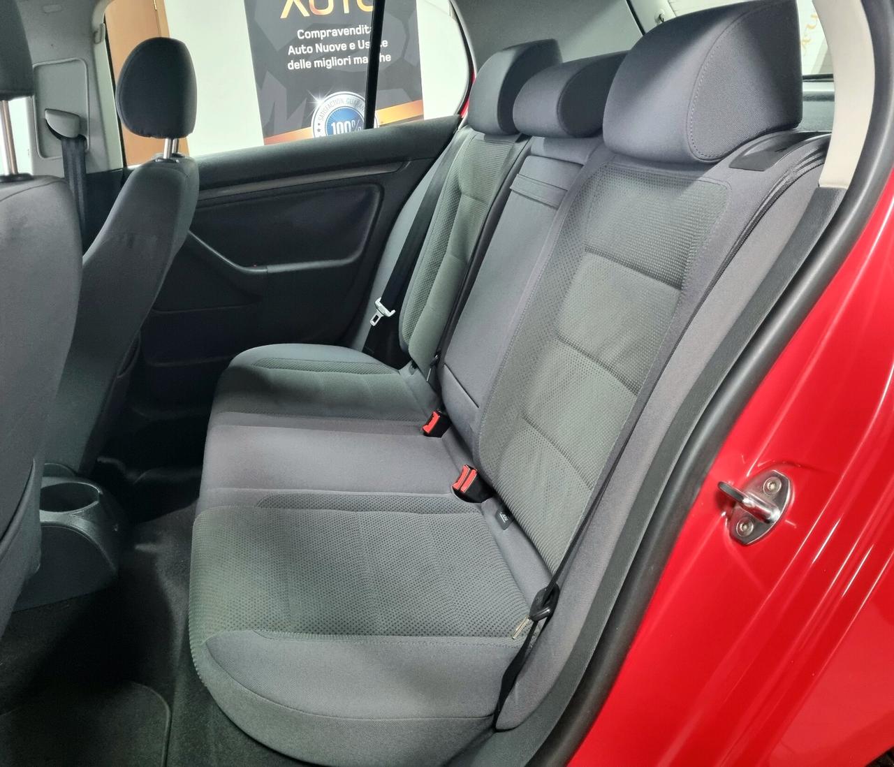 VOLKSWAGEN GOLF 1.6 BENZINA 102CV 5p. COMFORTLINE