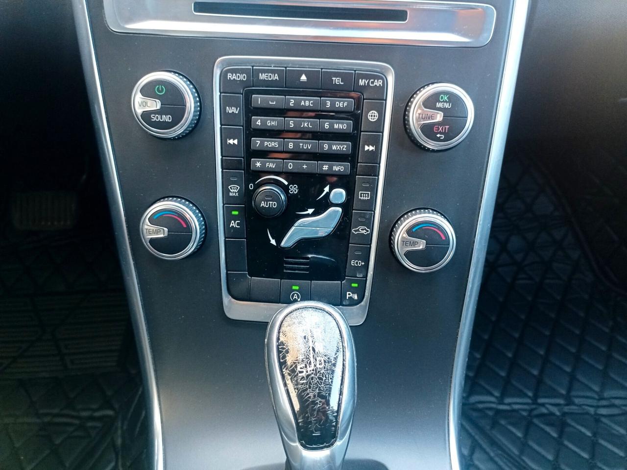 Volvo XC 60 D4 Geartronic R-design Momentum FWD TRAZIONE ANTERIORE