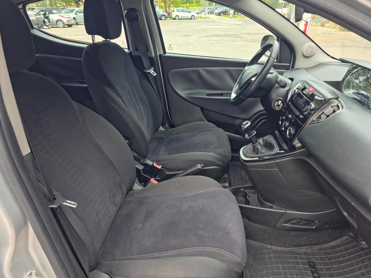 Lancia Ypsilon 1.2 69 CV 5 porte S&S Silver 2014-E6 Manuale NEO