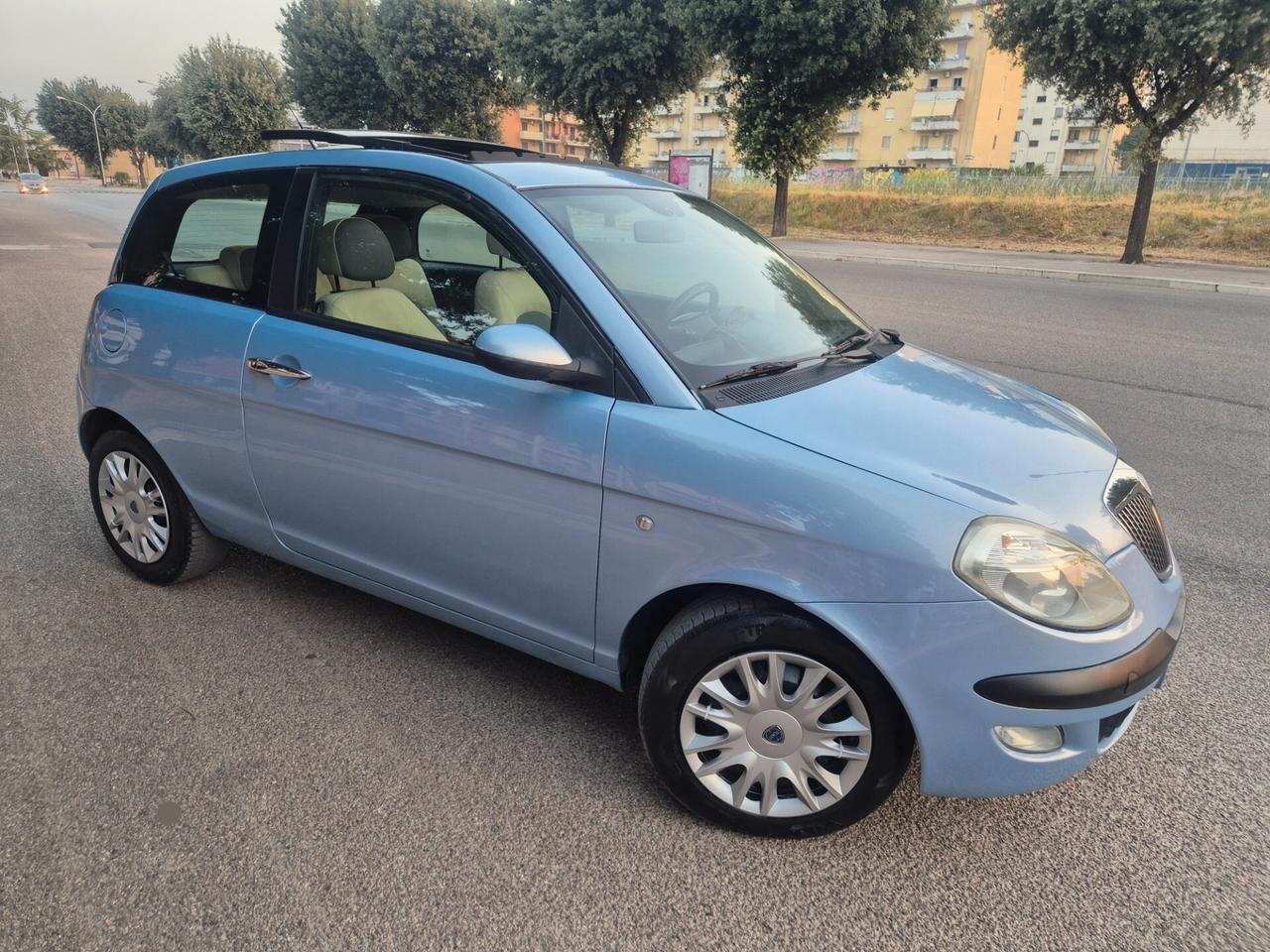 Lancia Ypsilon 1.3 MJT 69 CV Platino tetto apribileeeee