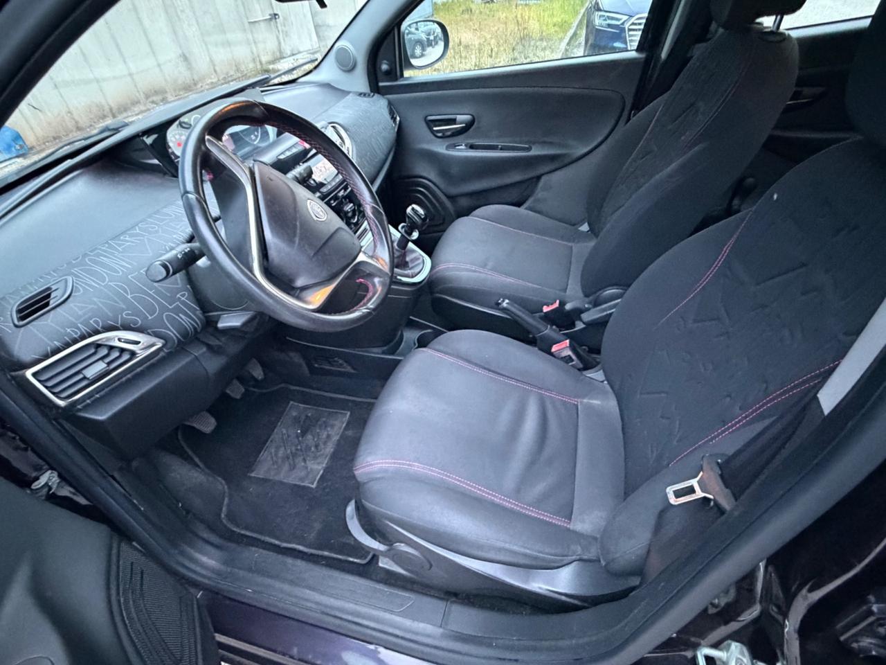 Lancia Ypsilon 1.2 69 CV Unyca