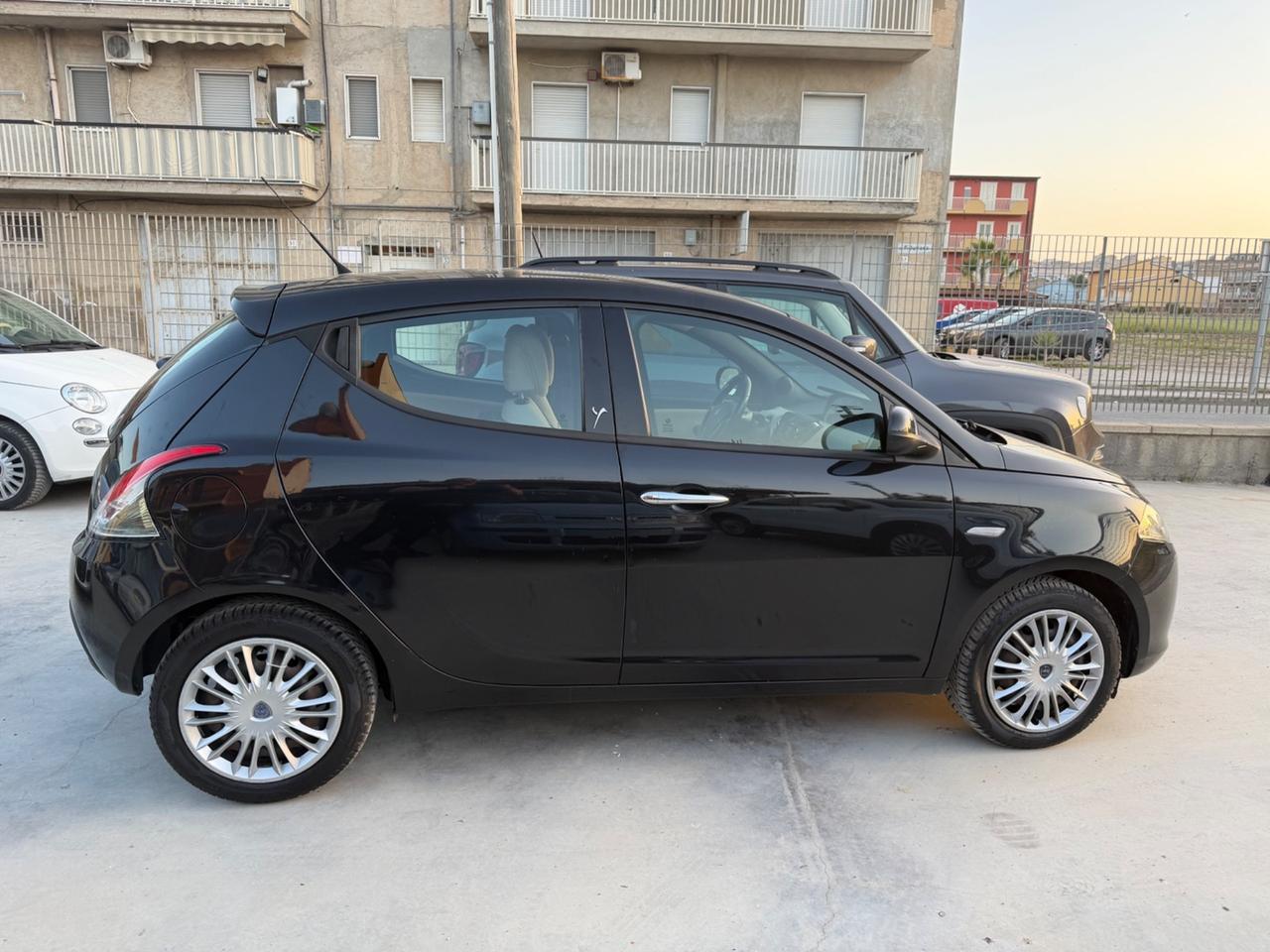 Lancia Ypsilon 1.2 69 CV 5 porte S&S Silver