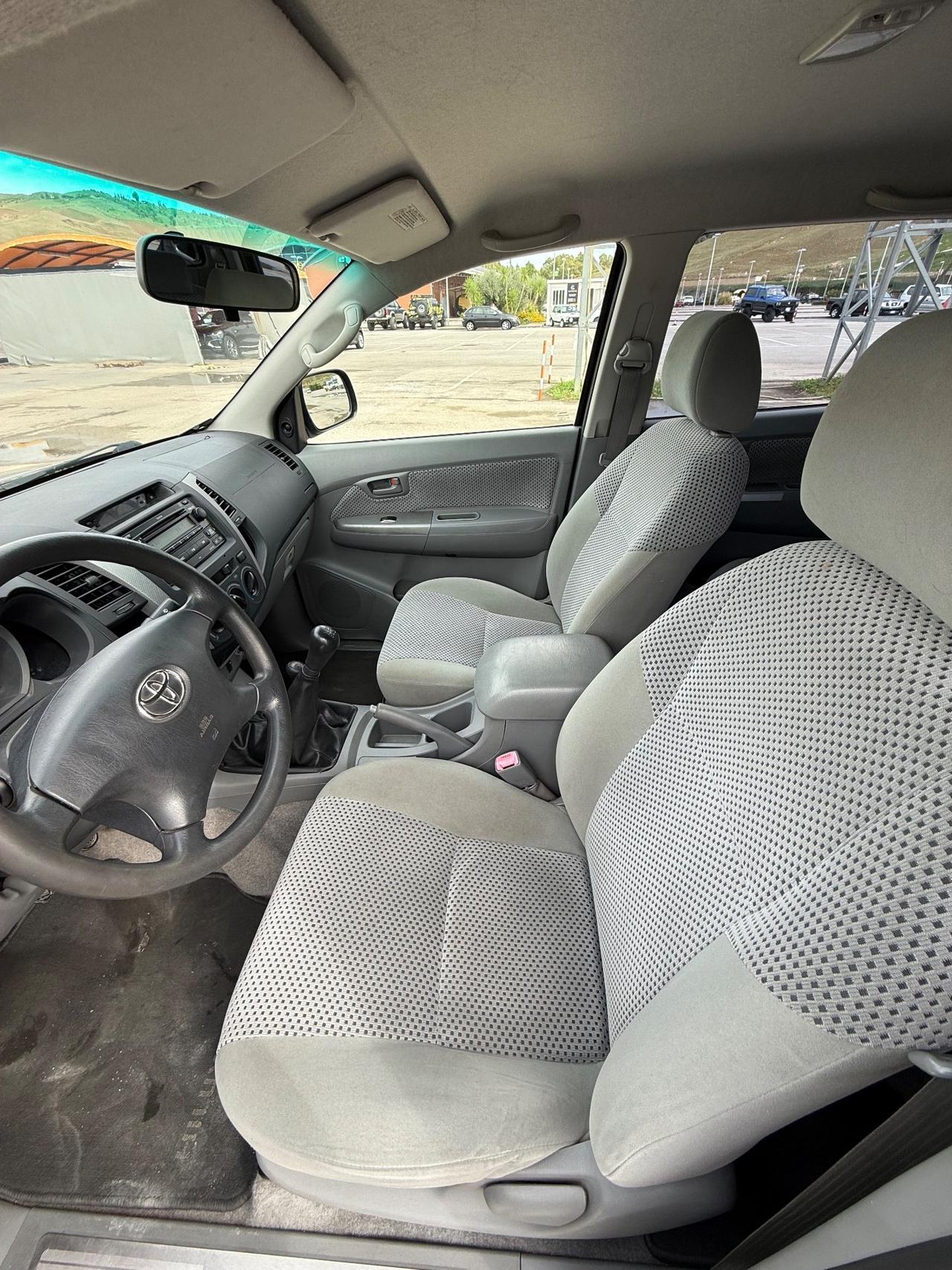 Toyota Hilux 3.0 D-4D 4WD 4p. Doub. Cab SR+