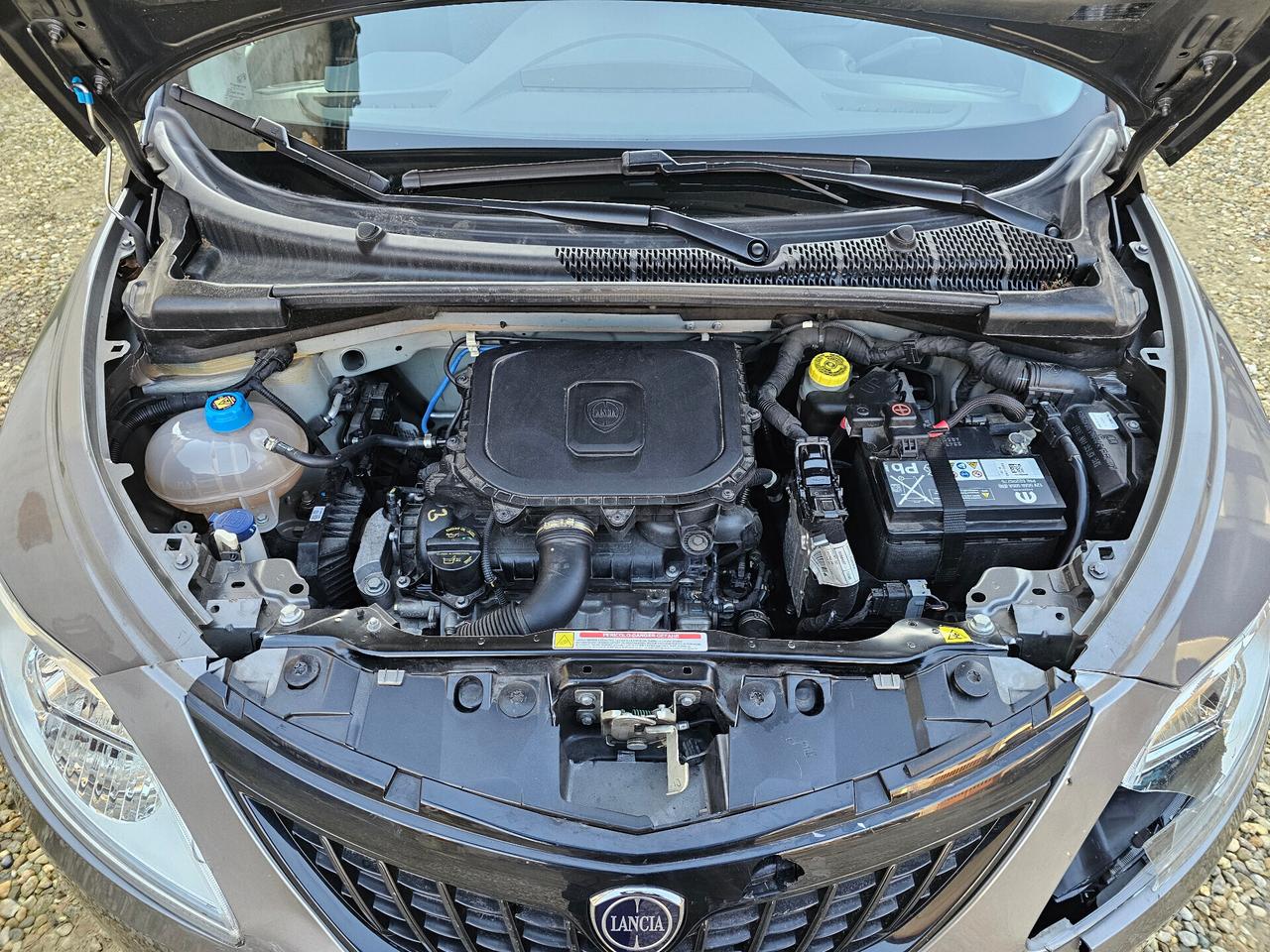 Lancia Ypsilon 1.0 S&S Hybrid Silver