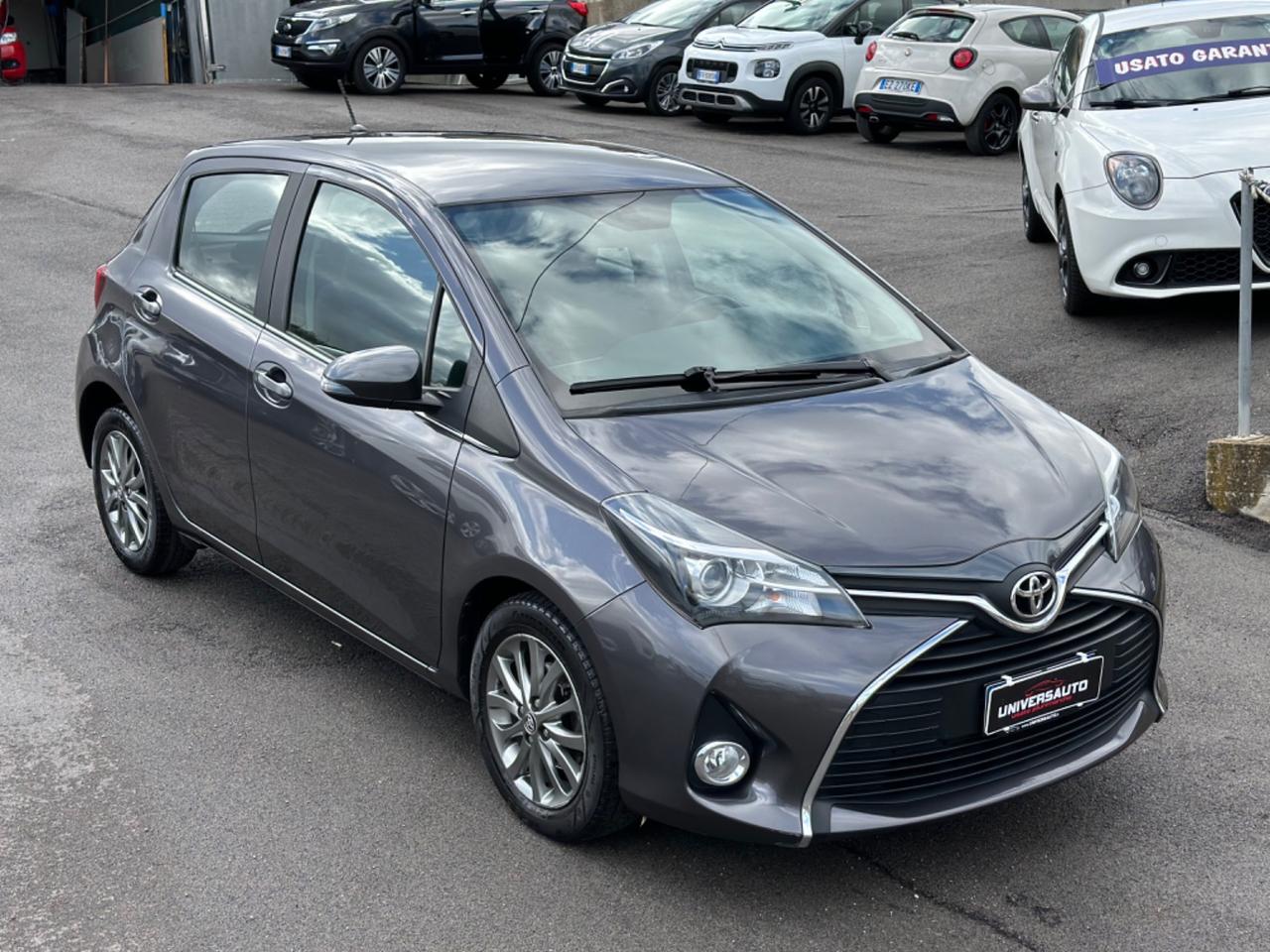 Toyota Yaris 1.3 VVT-i 99cv Lounge 2016