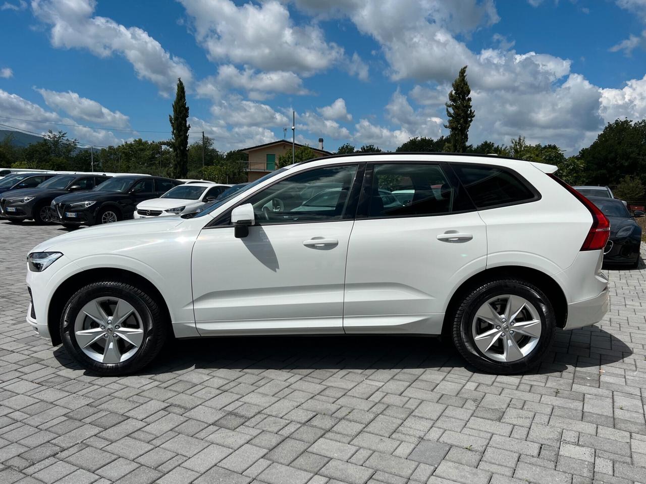 Volvo XC 60 B4 D AWD automatico MOMENTUM - UNIPRO