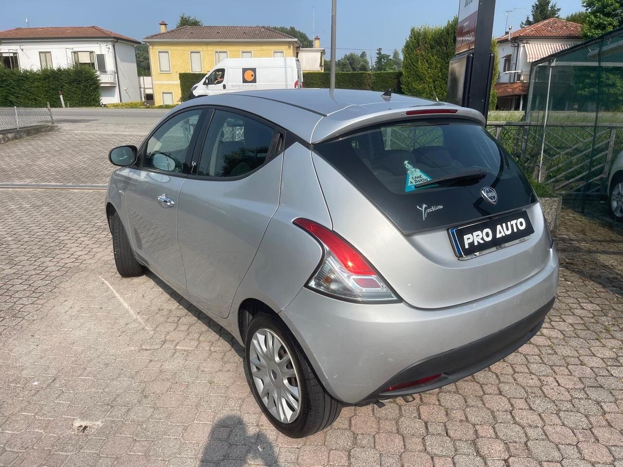 Lancia Ypsilon 1.2 69 CV 5 porte S&S Silver