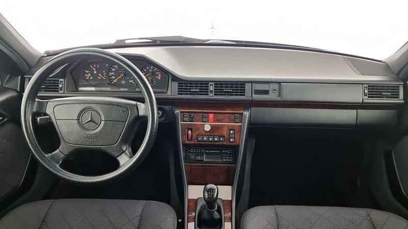Mercedes-Benz Serie E E 200 cat Elegance ASI