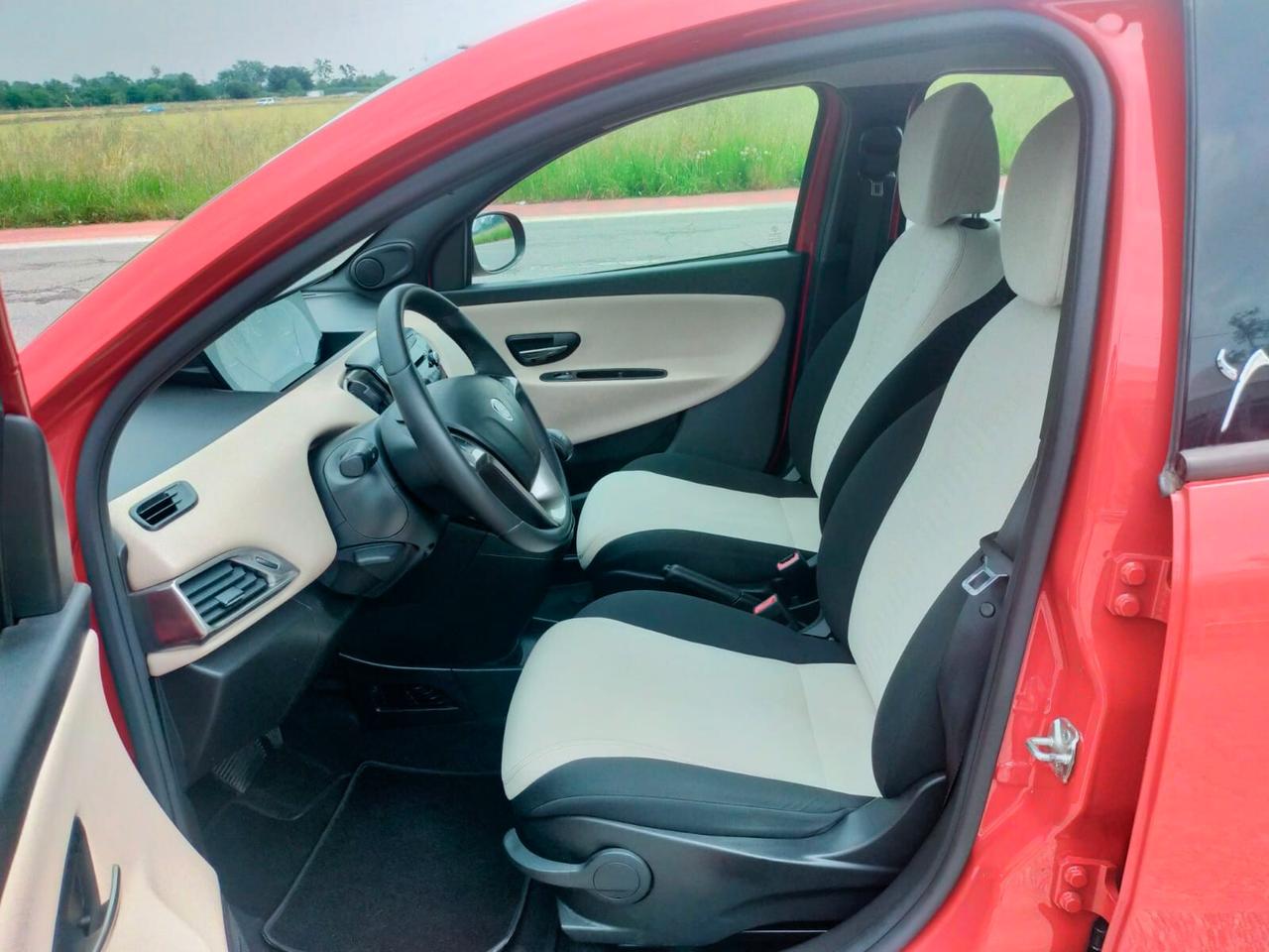 Lancia Ypsilon 0.9 TwinAir 85 CV 5 porte S&S DFN Gold AUTOMATICA