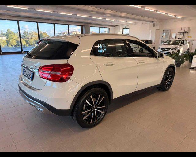 MERCEDES-BENZ GLA 180 CDI Automatic Sport