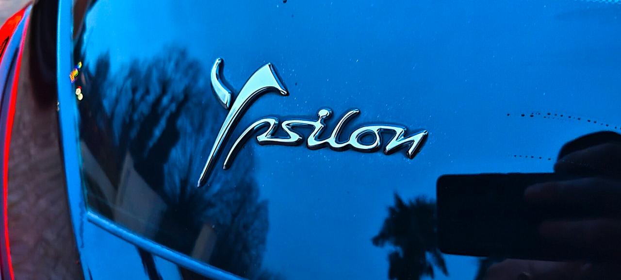 Lancia Ypsilon 1.2 69 CV 5 porte GPL Ecochic Silver