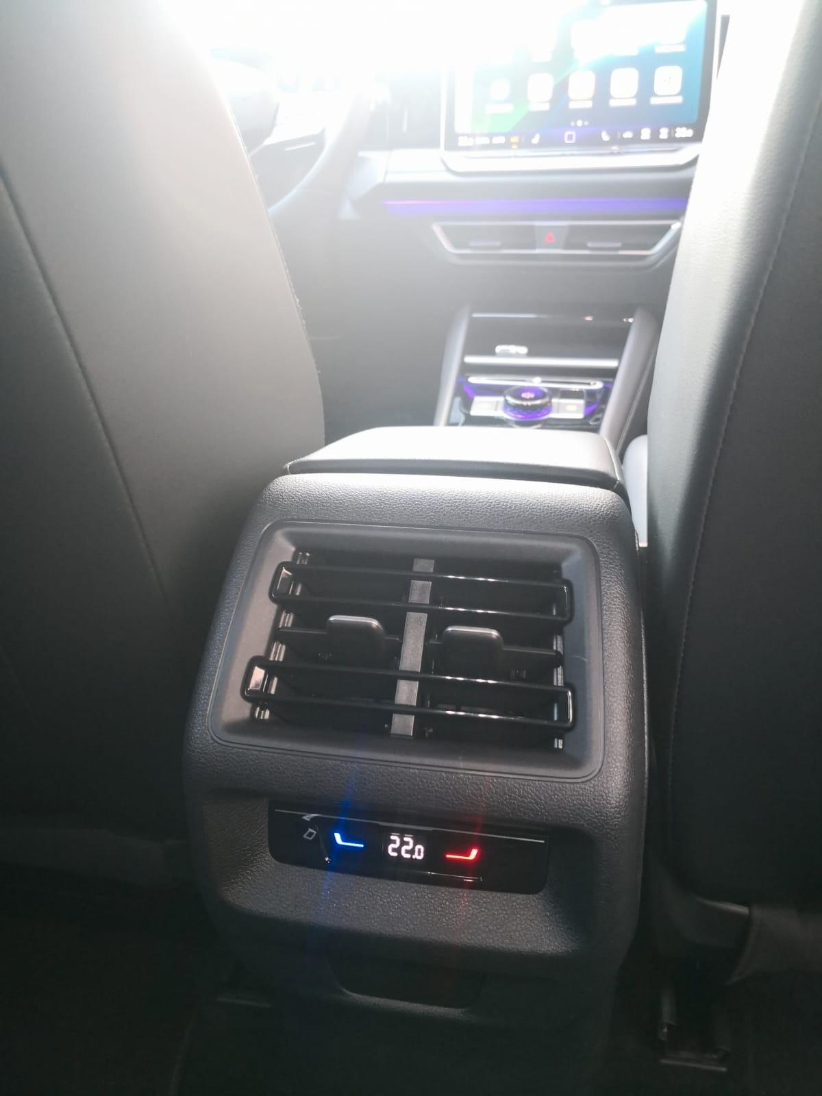 Volkswagen Tiguan 2.0 TDI 150 CV DSG R-Line ***GARANZIA VW***