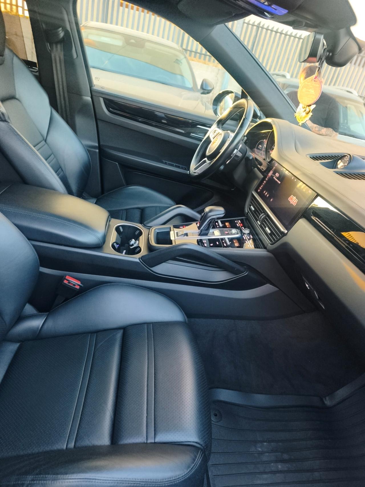 Porsche Cayenne Coupé 3.0 V6 platinum edition