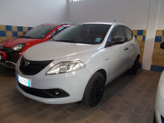 Lancia Ypsilon 1.0 FireFly 5 porte S&S Hybrid Silver 338.7575187