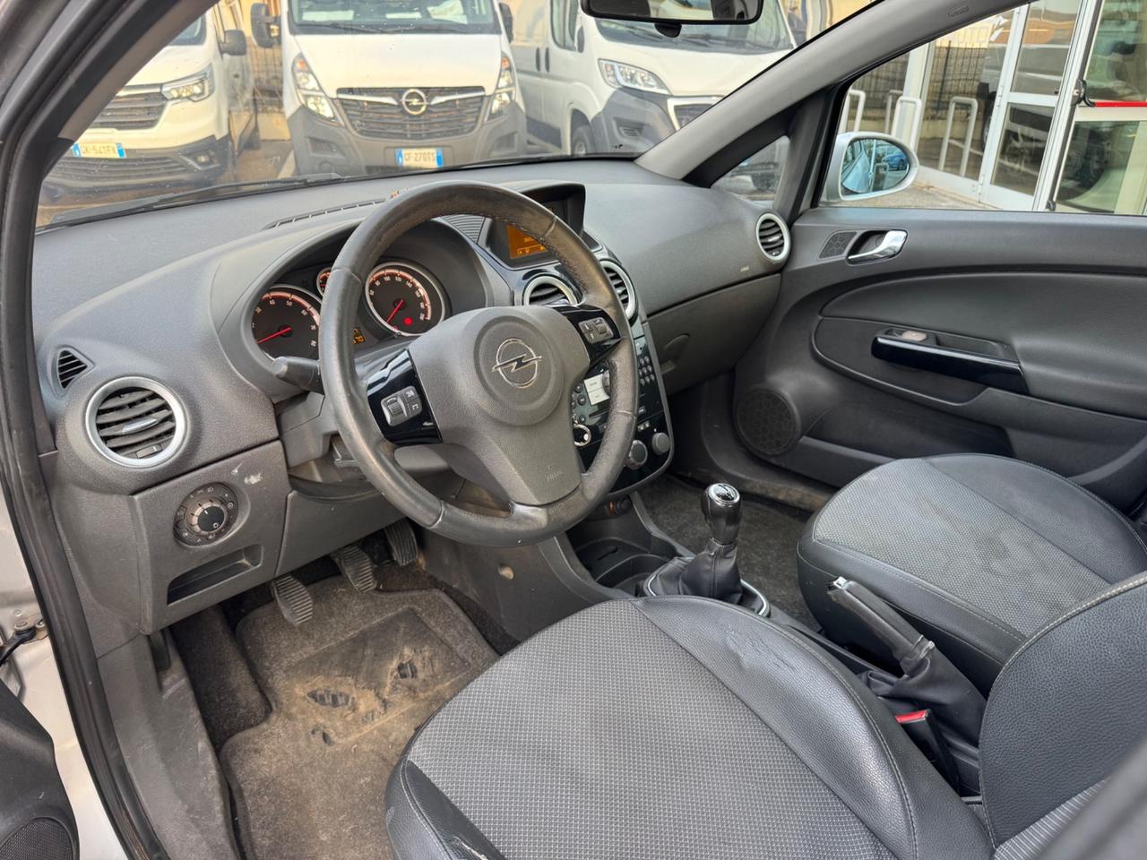 Opel Corsa 1.4 16V 5 porte Cosmo