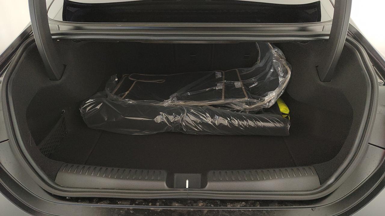 Mercedes-Benz CLA 250+ con tecnologia EQ