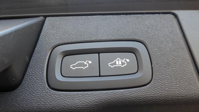 VOLVO XC60 B4 (d) AWD automatico Plus Bright