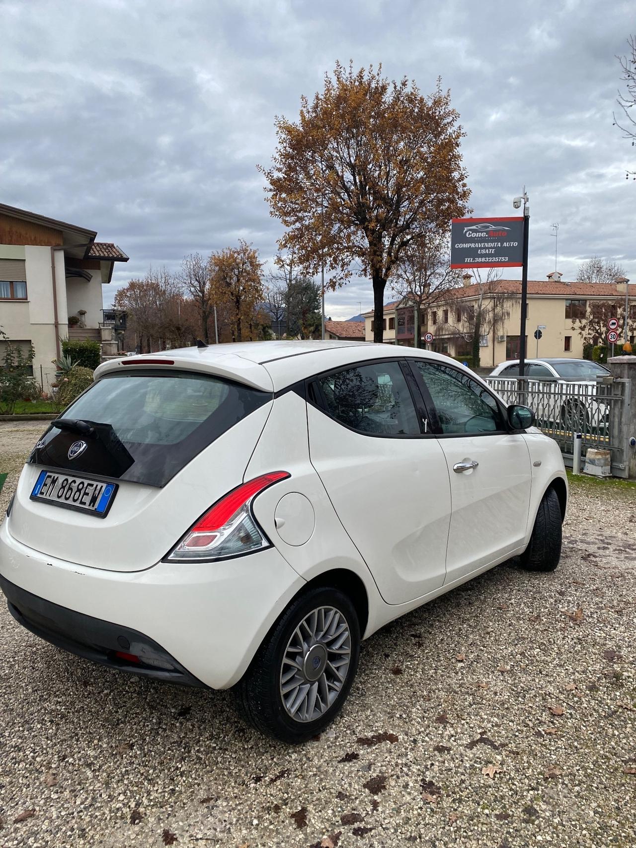 Lancia Ypsilon 1.2 69 CV 5 porte S&S Platinum