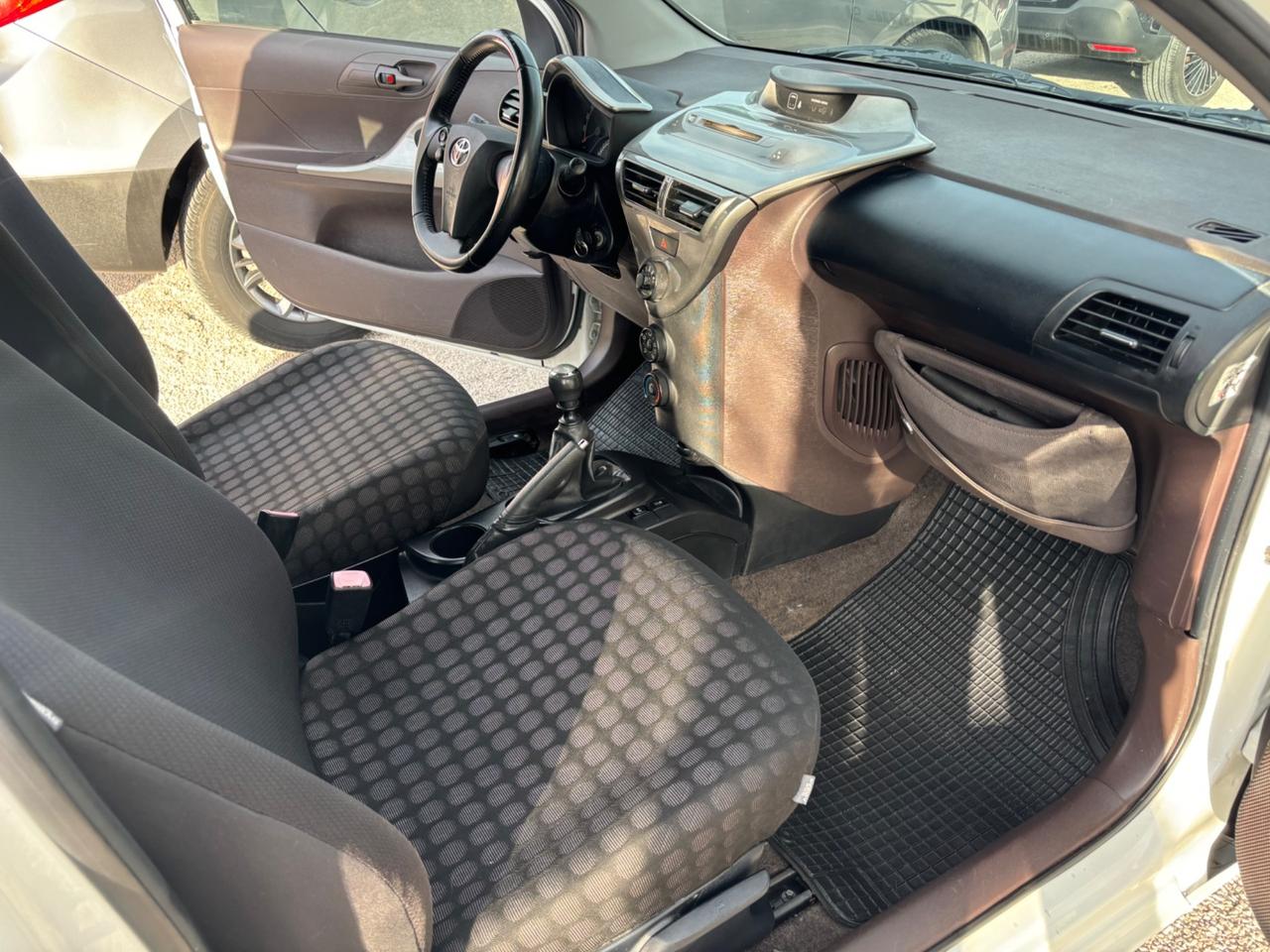 TOYOTA IQ 1.0 BENZ 68CV PERFETTA