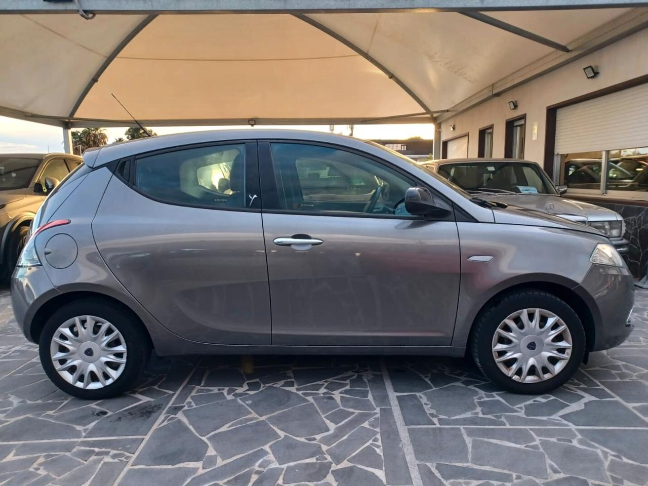 Lancia Ypsilon 1.2 69 CV 5 porte S&S Platinum