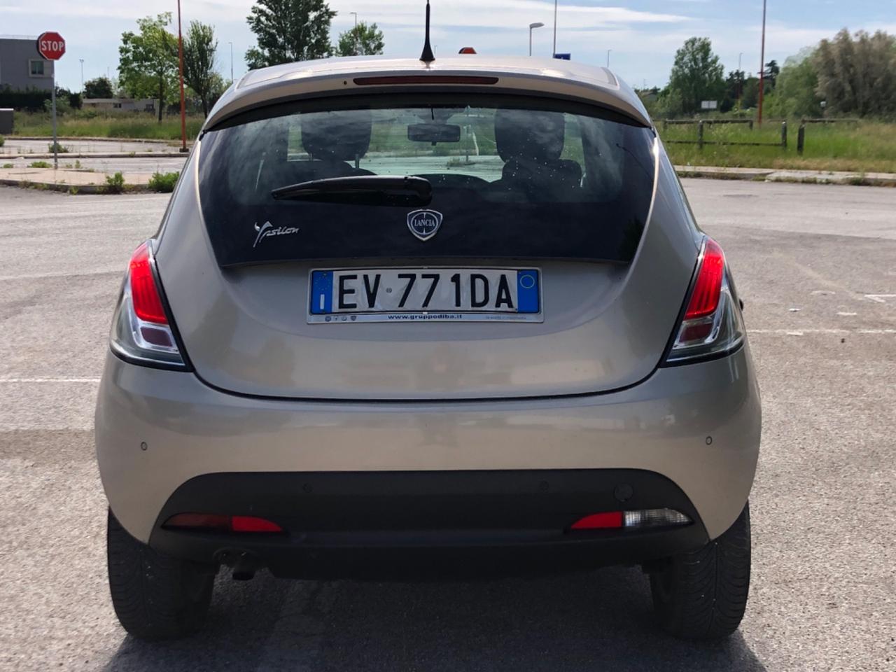 Lancia Ypsilon 0.9 TwinAir 85 CV 5 porte Metano Ecochic Gold