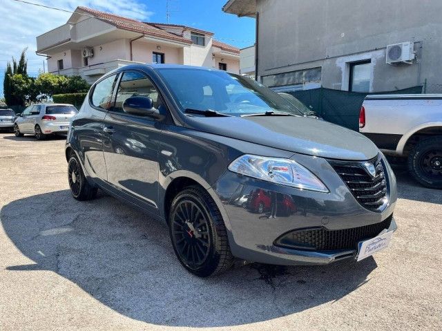 Lancia Ypsilon 1.2 8v Silver c clima ecochic Gpl 69cv