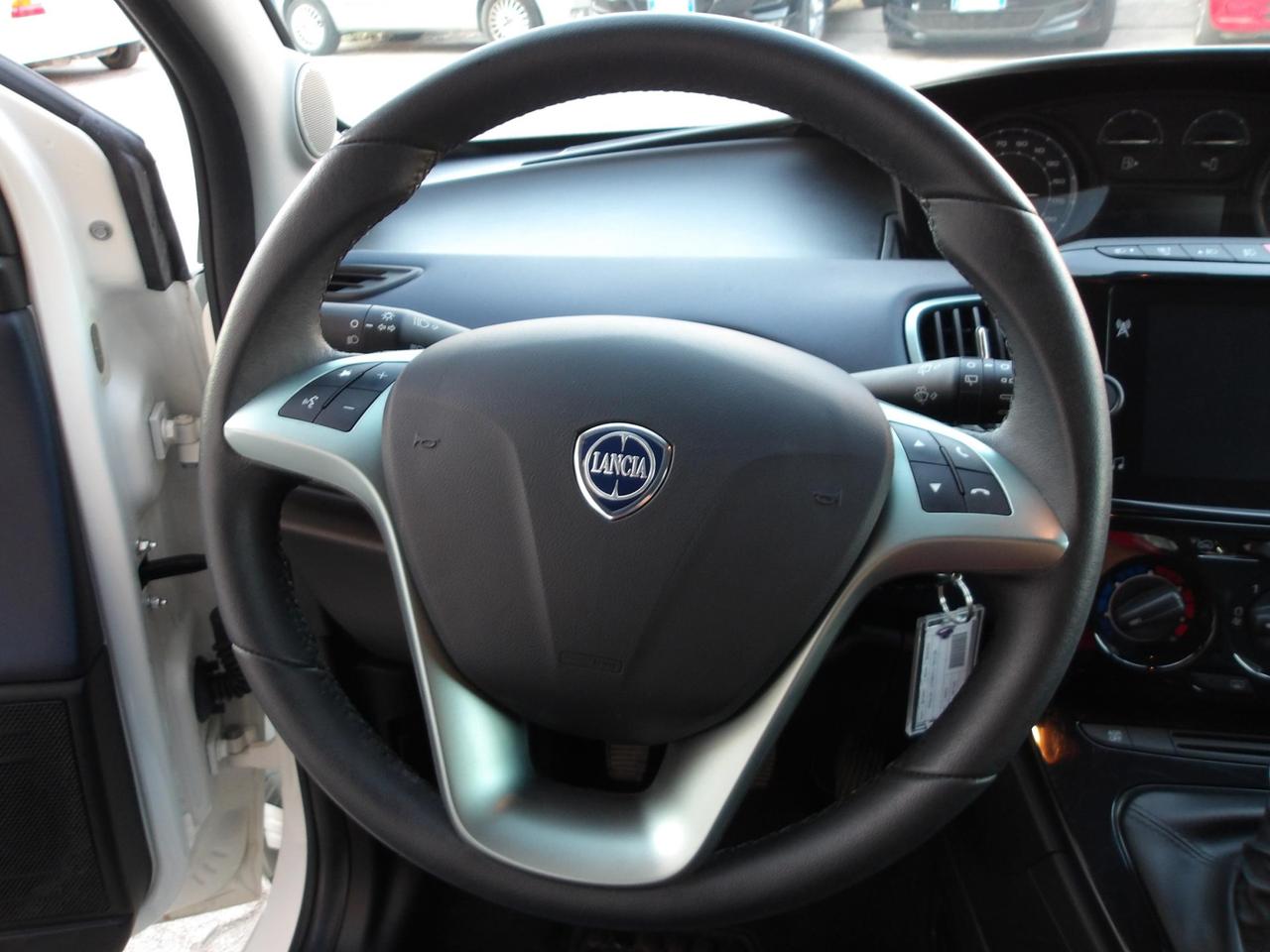 Lancia Ypsilon 1.0 firefly hybrid Gold Plus s&s 70cv 5p.ti