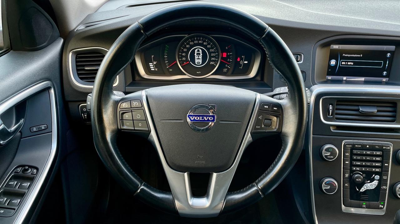 VOLVO V60 1.6 MOMENTUM 115CV - PELLE PARZIALE, CRUISE CONTROL, NEOPATENTATI