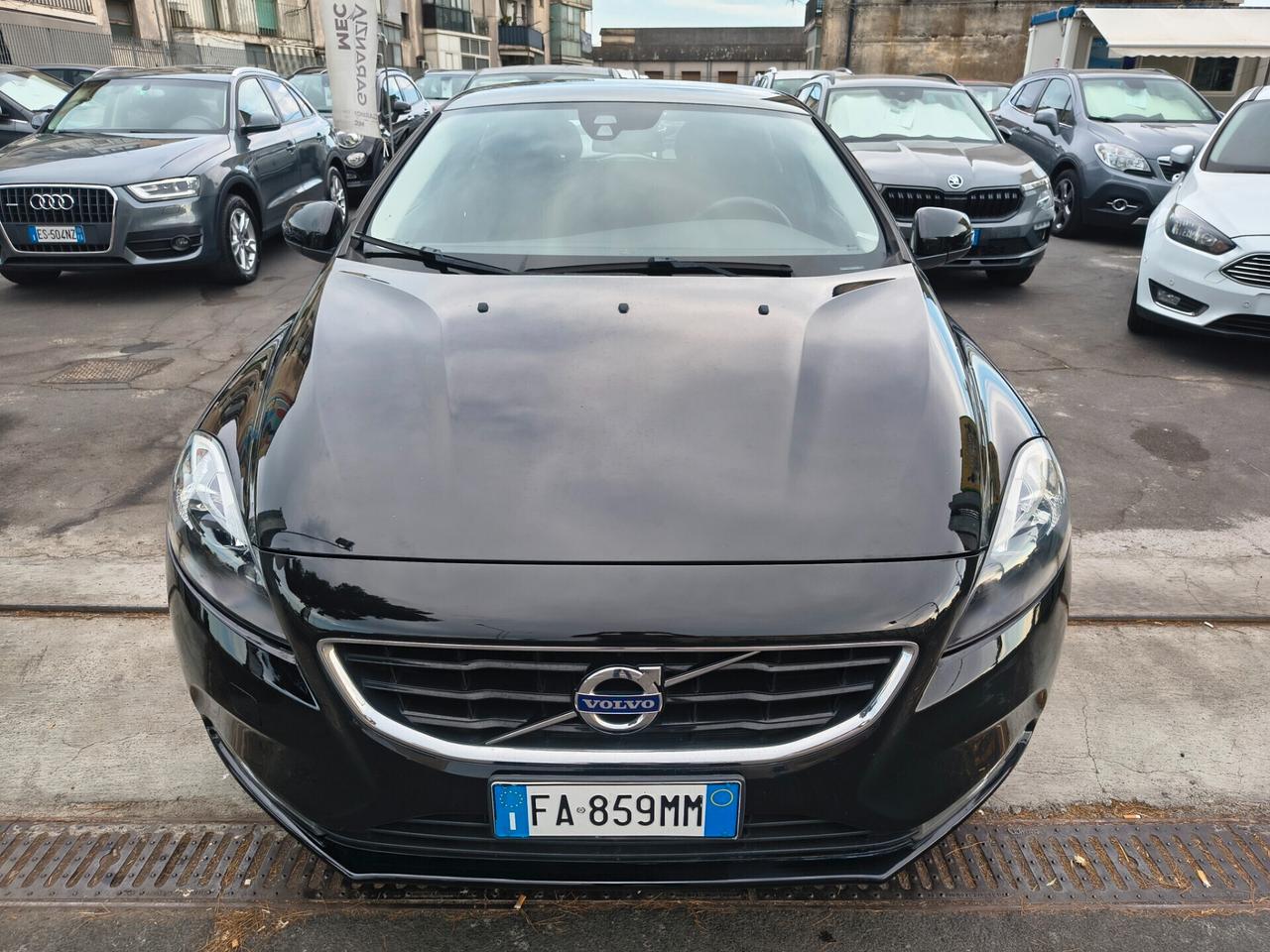 VOLVO V40 2.0 DIESEL SOLO 130.000 KM ANNO 2015