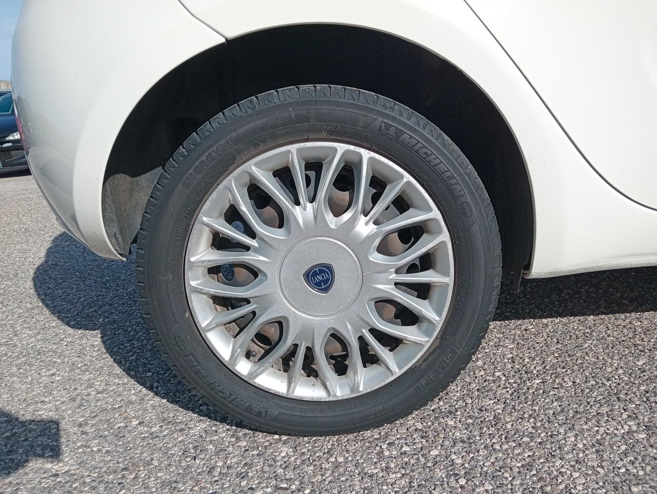 Lancia Ypsilon 1.2 69 CV 5 porte Gold 5 posti