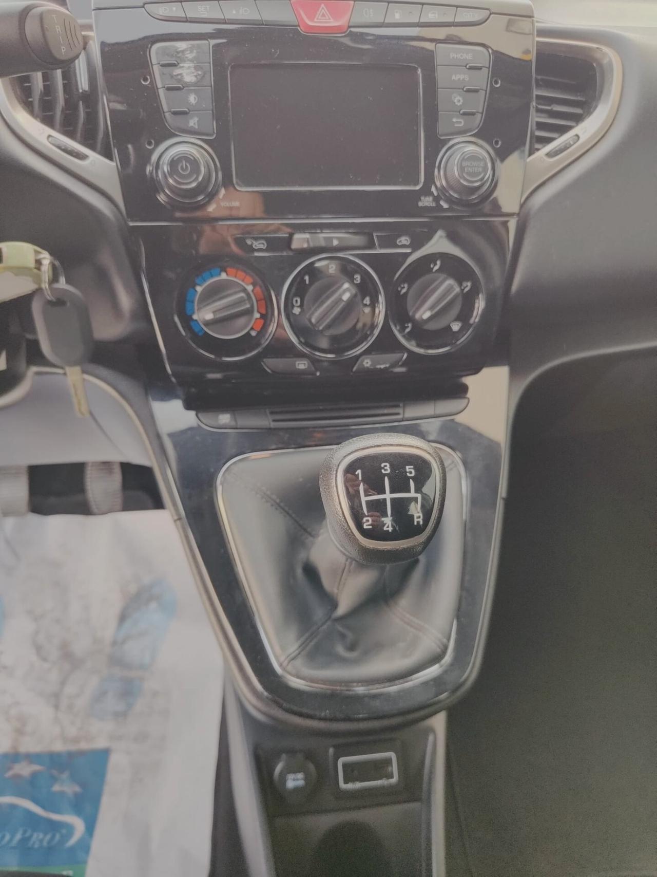 Lancia Ypsilon 1.2 69 CV 5 porte GPL Ecochic Silver