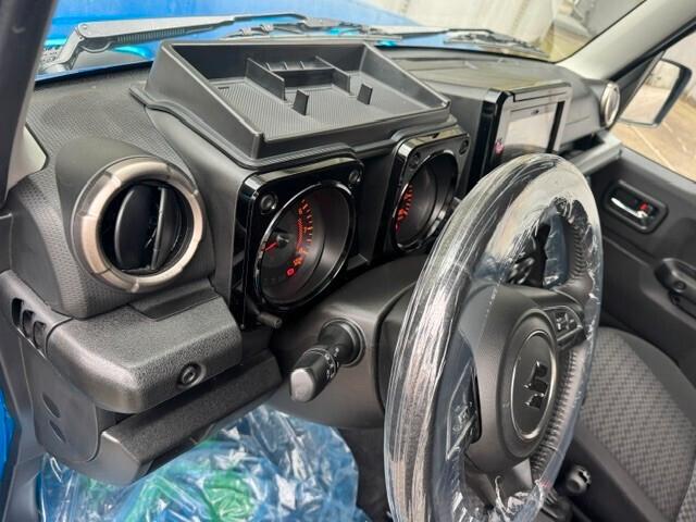 Suzuki Jimny 1.5 5MT Top