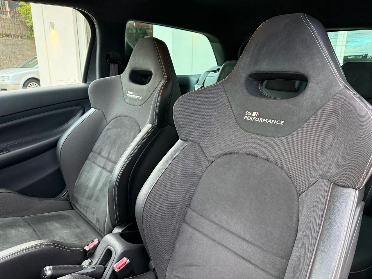 DS3 1.6 THP Performance 208CV Black Special