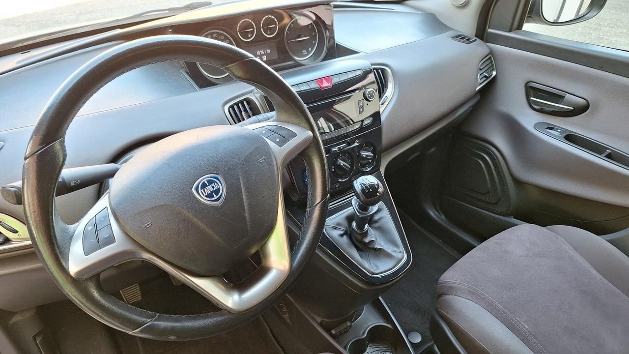 Lancia Ypsilon 1.2 69 CV 5 porte Gold