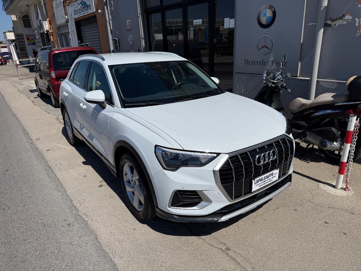 AUDI - Q3 - 35 TDI S tronic Business Advanced