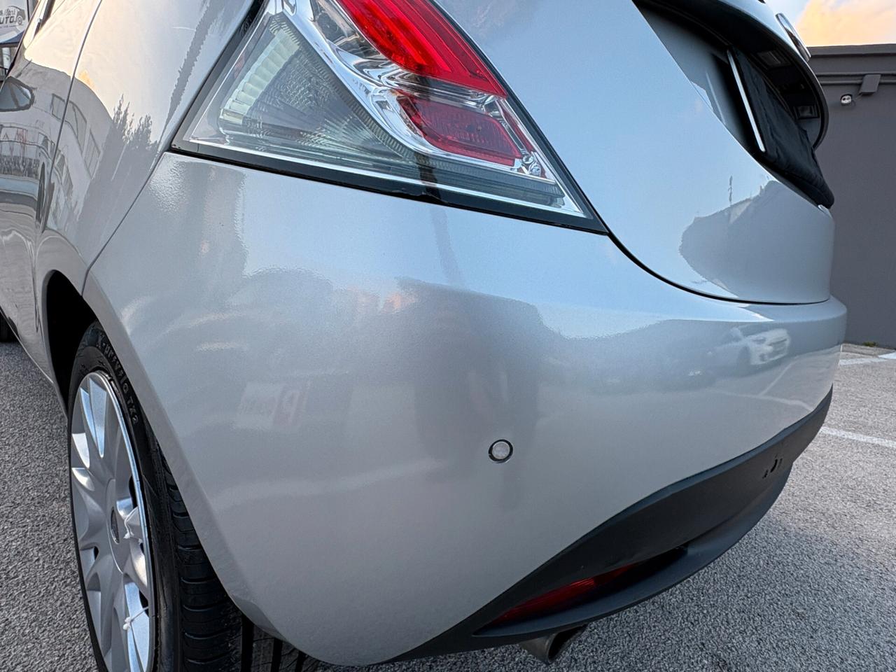 Lancia Ypsilon 1.2 69 CV 5 porte GPL Silver