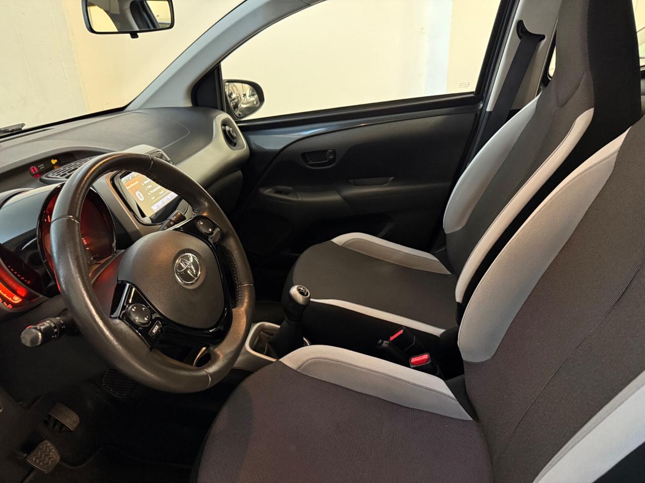 Toyota Aygo 1.0 VVT-i 69 CV 5 porte x-play