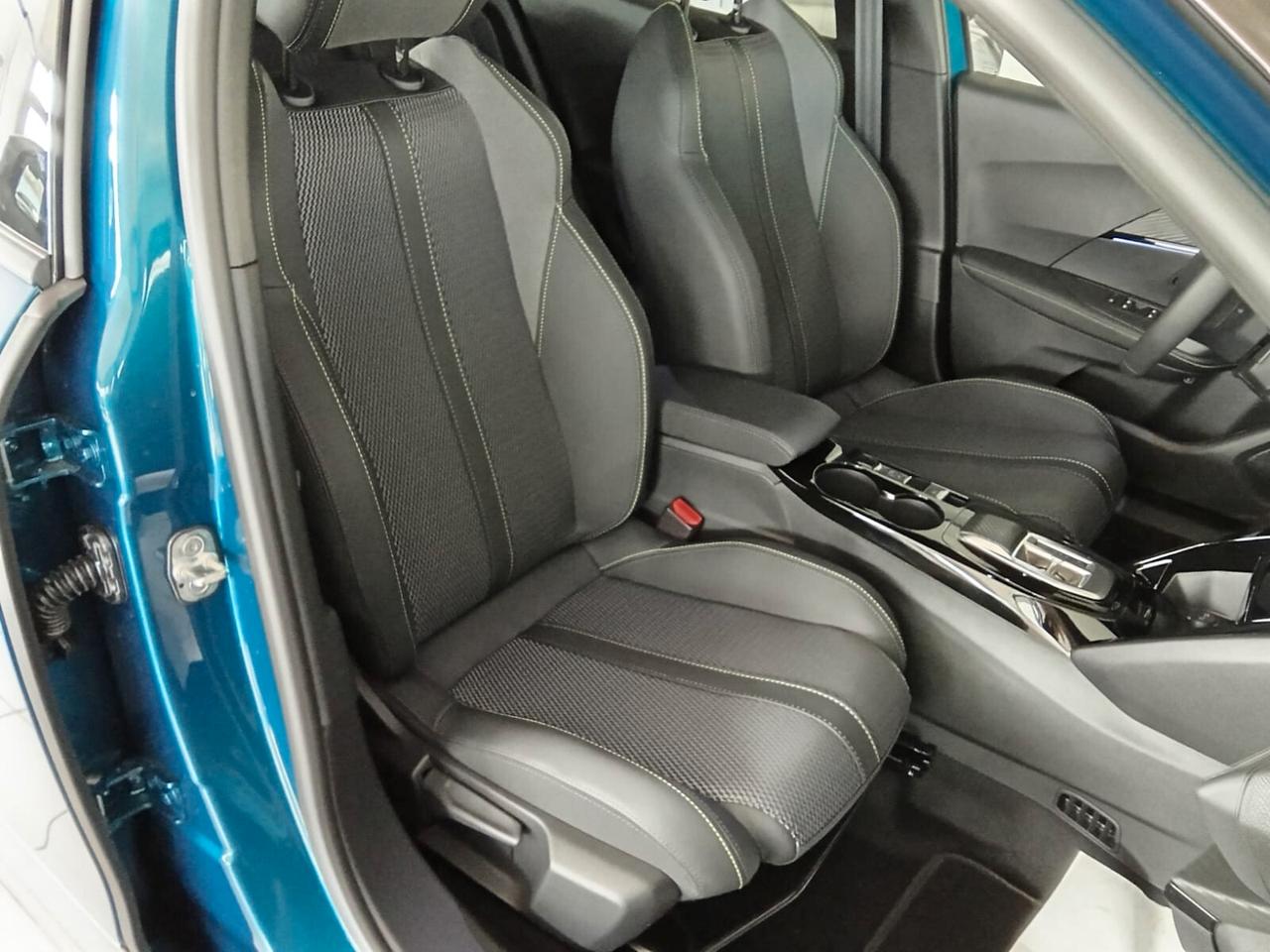 Peugeot 2008 Hybrid 145 e-DCS6 GT