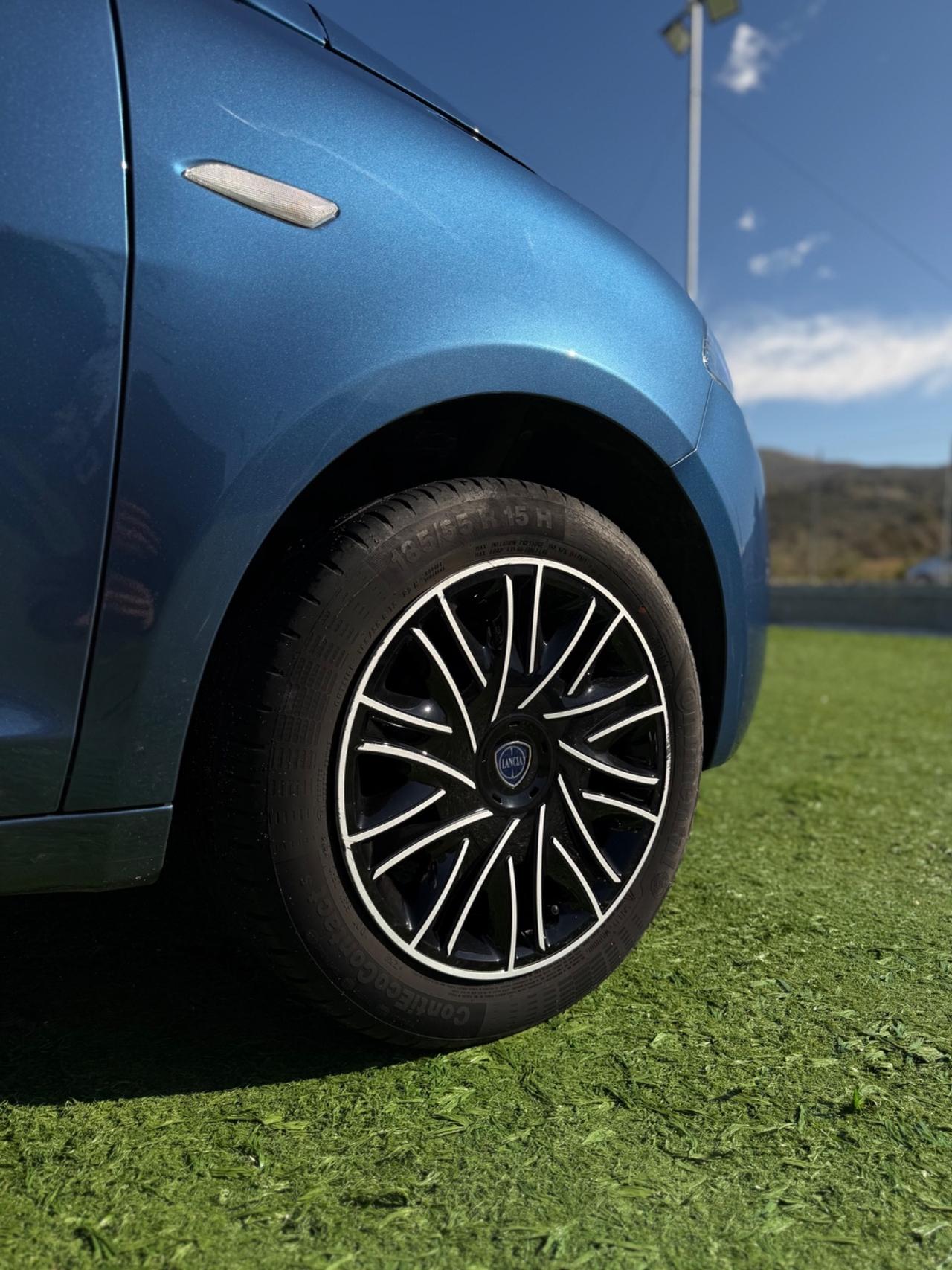 Lancia Ypsilon 1.0 Hybrid Ecochic Gold