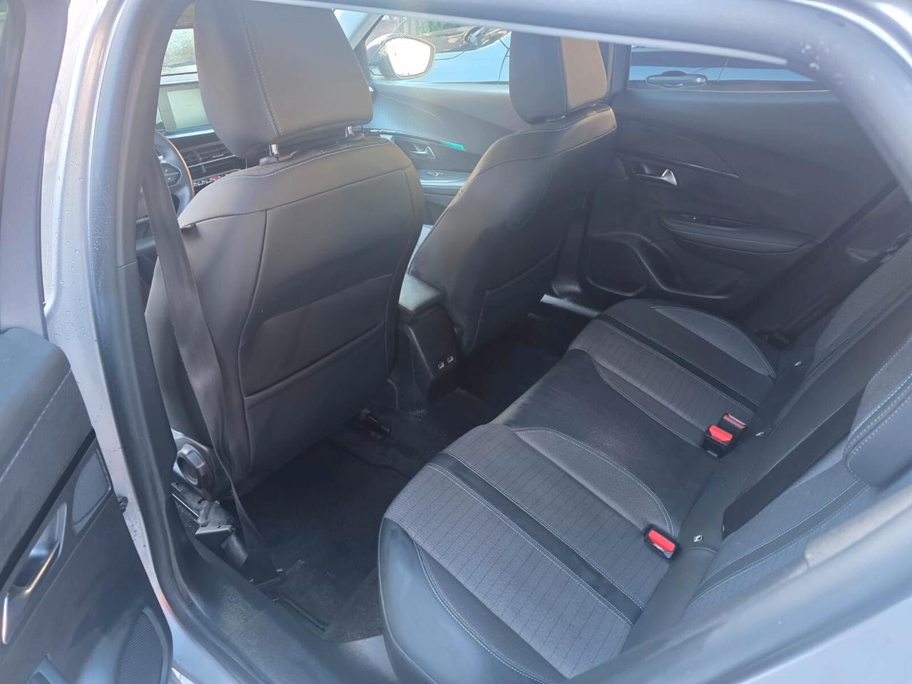 Peugeot 2008 BlueHDi 130 S&S EAT8 Allure Pack