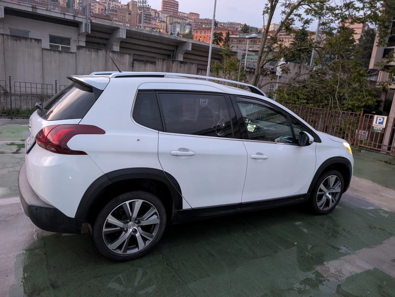 Peugeot 2008 BlueHDi 120 S&S Black Matt