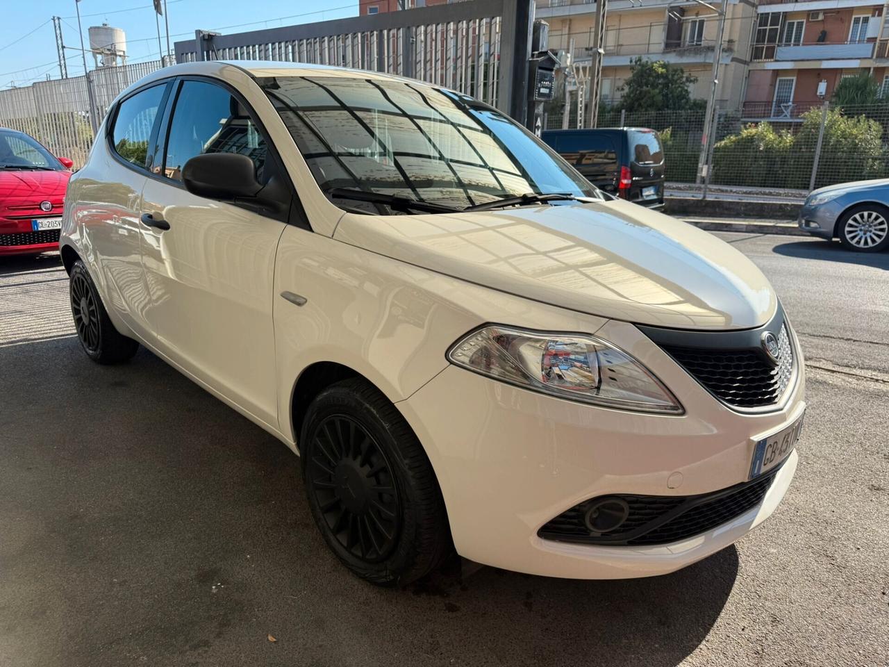 Lancia Ypsilon 1.0 FireFly 5 porte S&S Hybrid - AZIENDALE - EURO6 - NO VINCOLO FINANZIAMENTO
